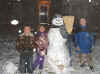 Family snowman1a.jpg (65843 bytes)